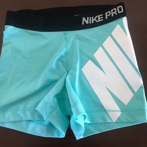 NEVER WORN Nike Pro shorts!