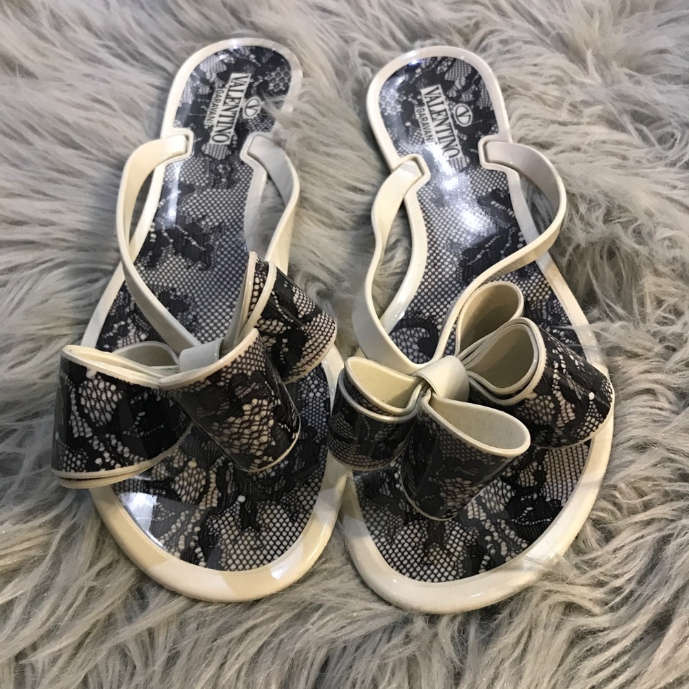 Women's Black Lace Valentino Garavani Bow Sandals