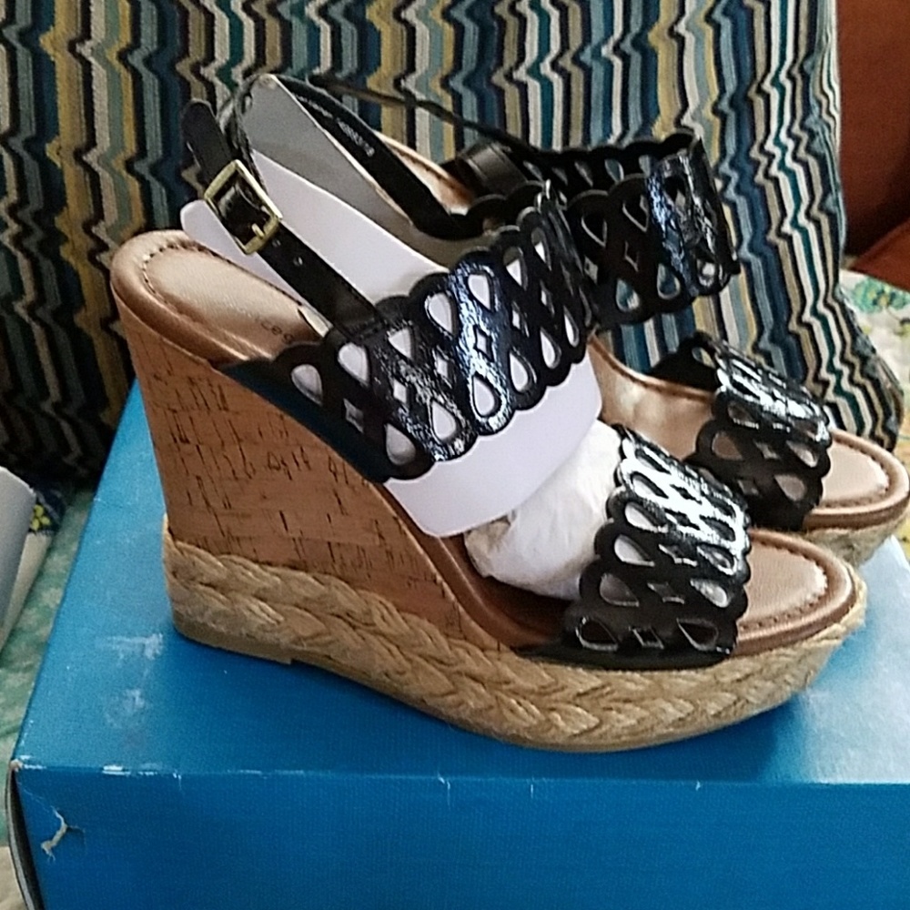 Black and tan wedge heel