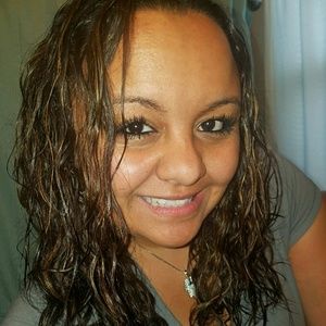 Meet your Posher, Elyse