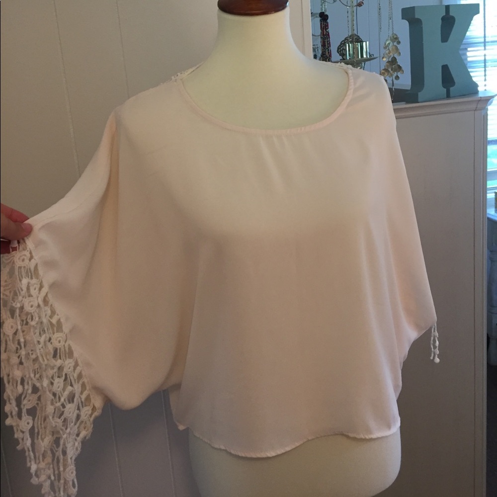 Beige crop blouse, Monteau size M, lace details