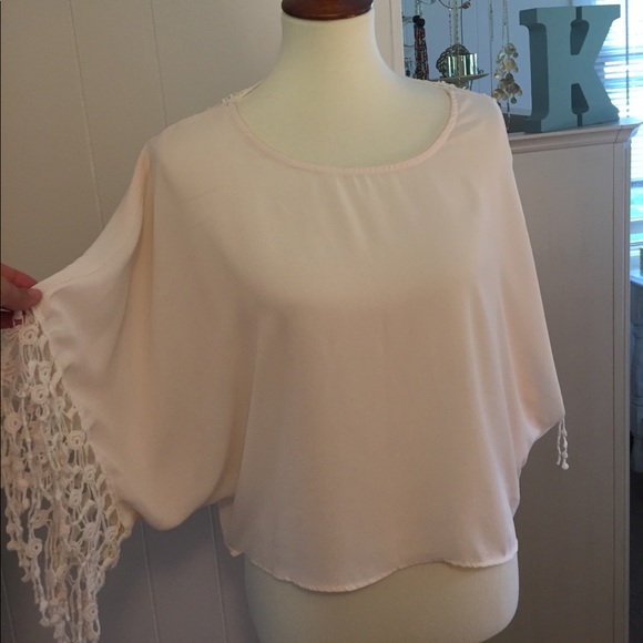 Beige crop blouse, Monteau size M, lace details - Picture 1 of 5