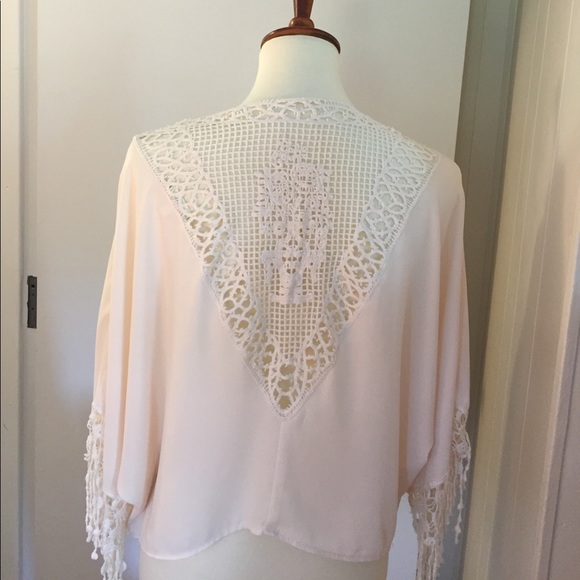 Beige crop blouse, Monteau size M, lace details - Picture 4 of 5