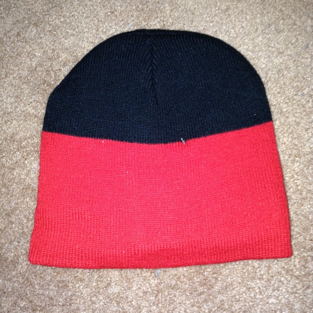 NWOT, Hybrid California, Acrylic Beanie. Boys OS