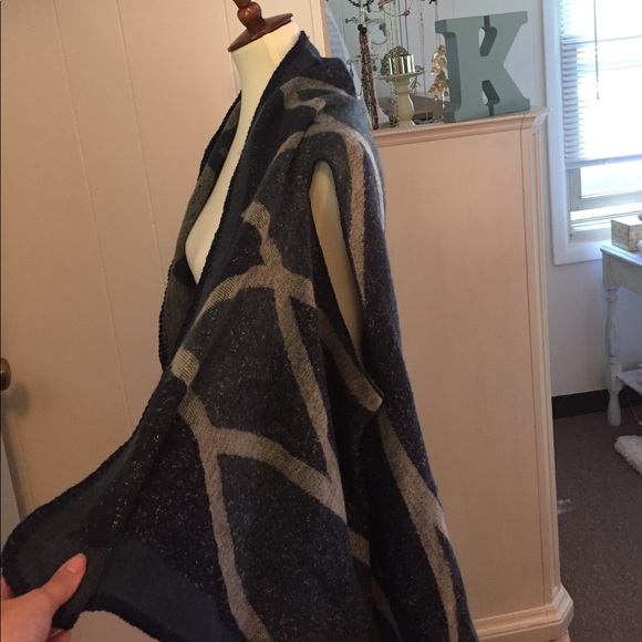 New with tags sweater, one size - Picture 3 of 6