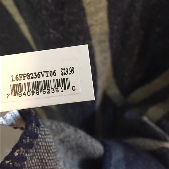 New with tags sweater, one size - Picture 6 of 6