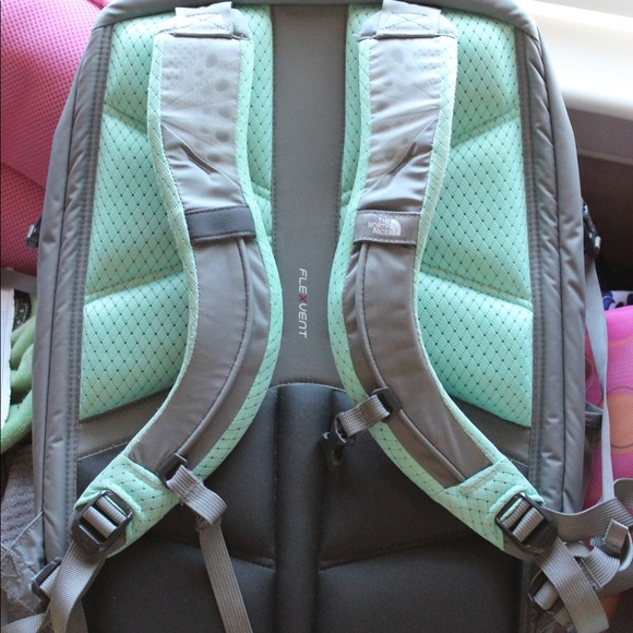 NEW Surge North Face Backpack - Picture 3 of 3