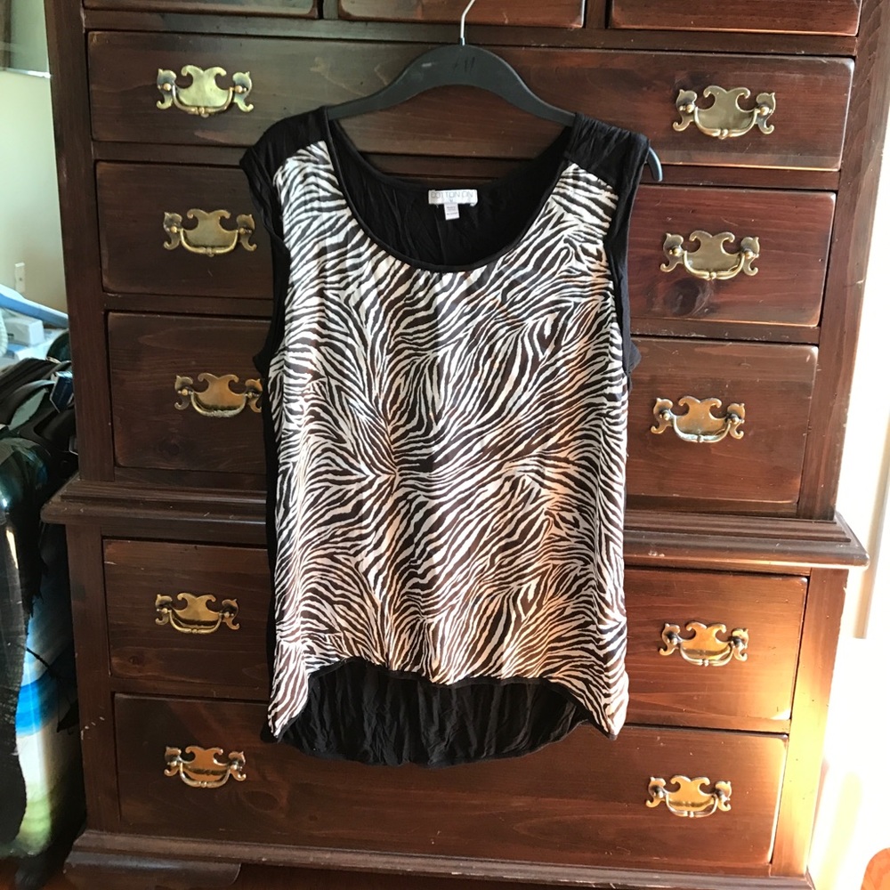 Tee shorter in the front longer in the back