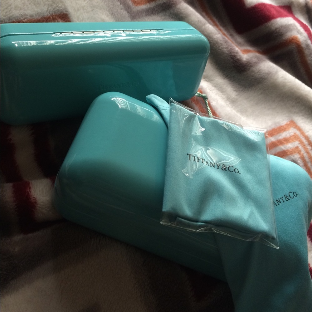 🔥TIFFANy & co🔥 Authentic Blue Case(s)