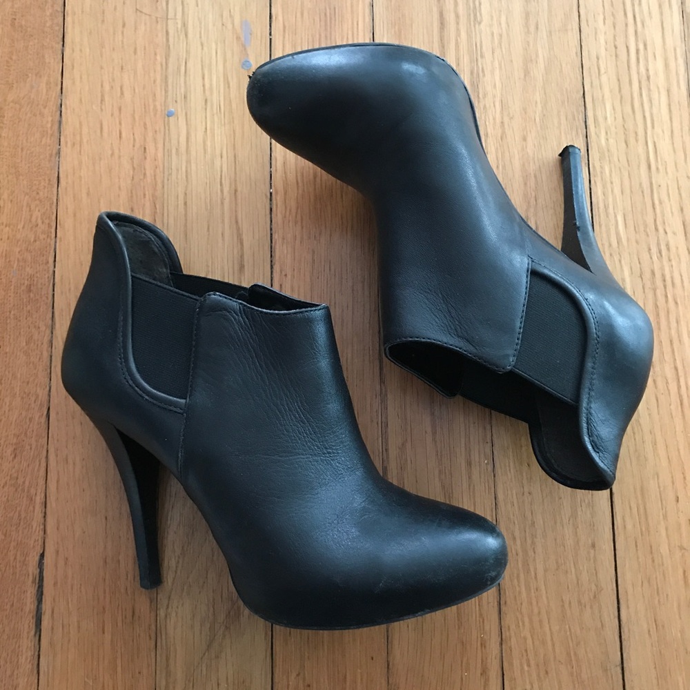 Guess Ortega Black Letter Ankle Boot Size 6