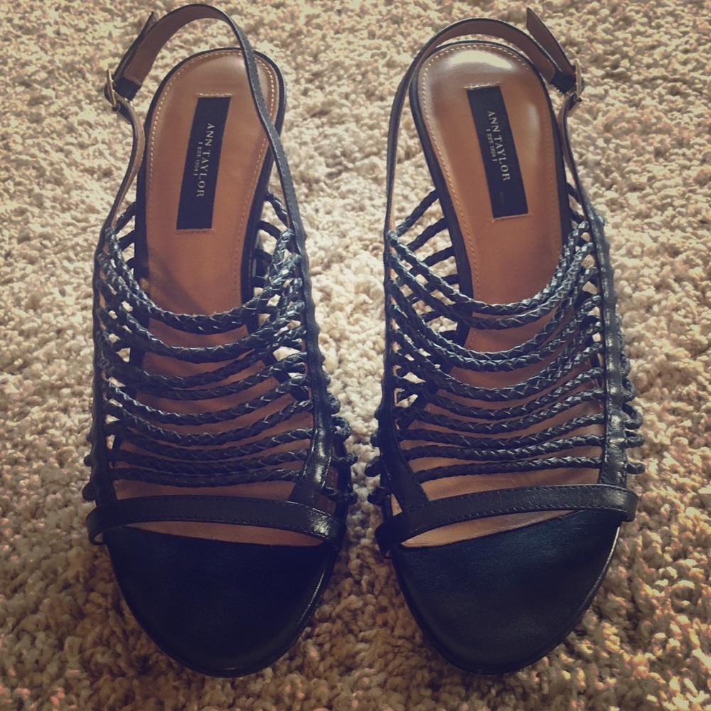 Ann Taylor size 7.5 black sandals