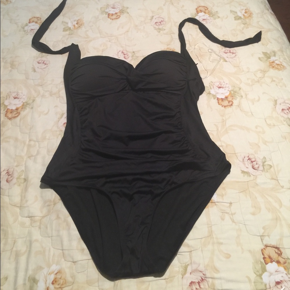 beautiful black bathing suit ❤️