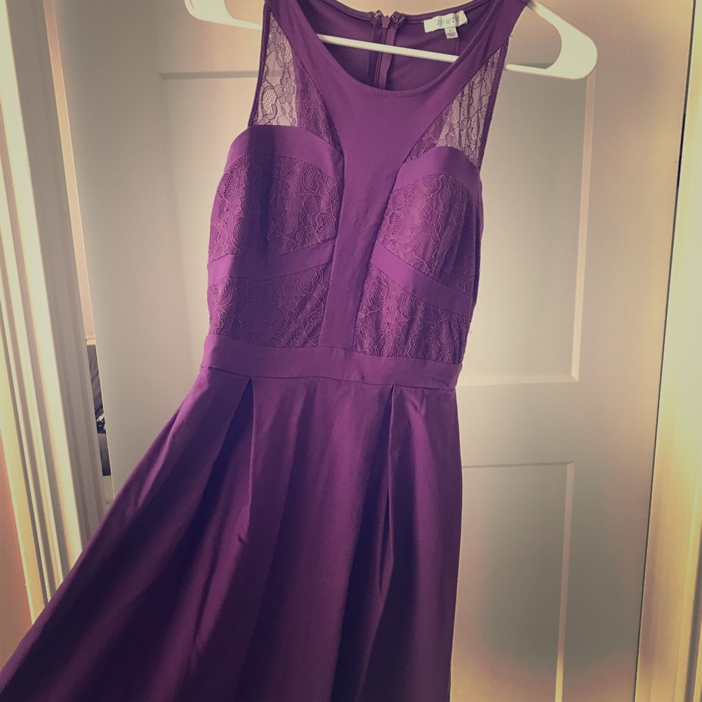 🌻$10 if added to any bundle.*Purple Lace Dress