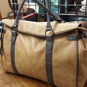 OVERNIGHT OR WEEKENDER BAG