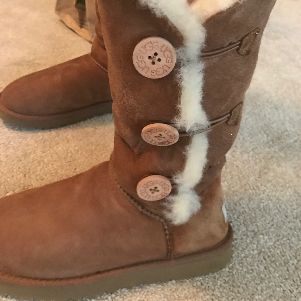 Bailey Button Triplet chestnut Uggs