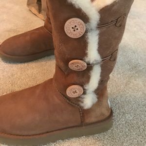 Bailey Button Triplet chestnut Uggs