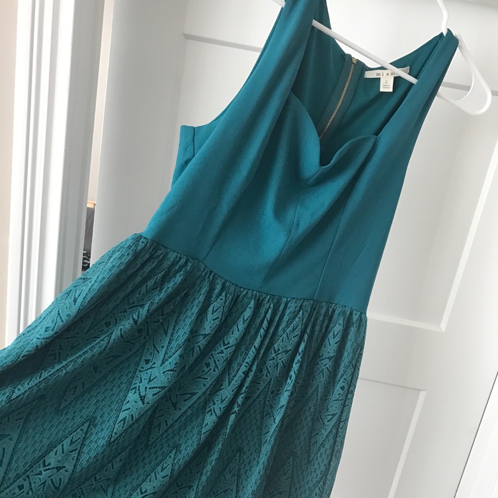 🌻$10 if added to any bundle.* Dark Jade Dress