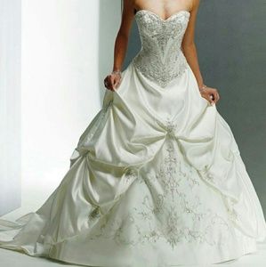 Maggie Sottero wedding gown - like new🌹HOST PICK!