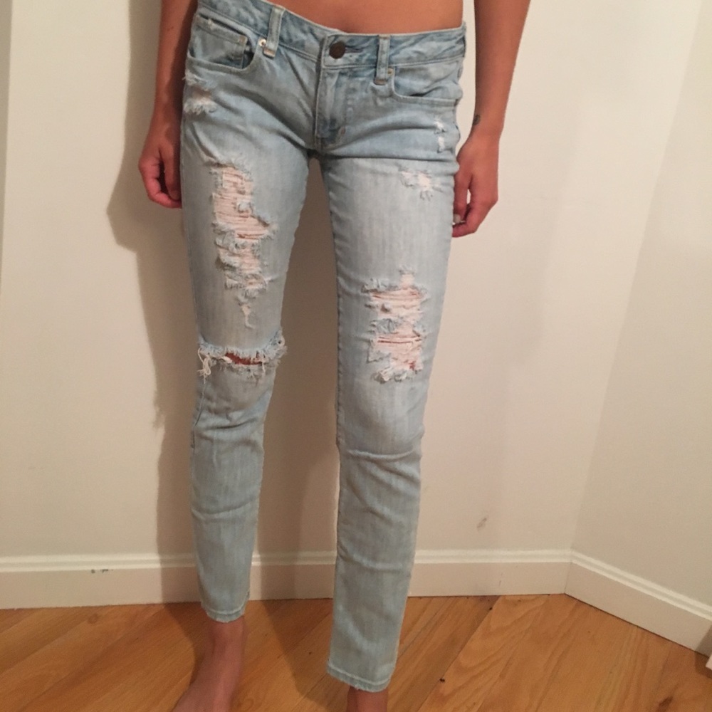 Distressed American Eagle light wash jeans
