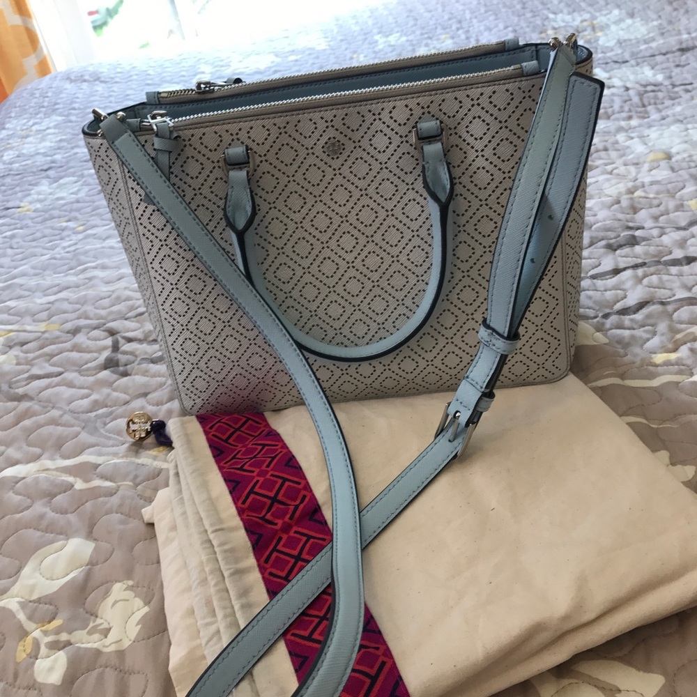 🚫SOLD🚫Tory Burch Robinson Perforated