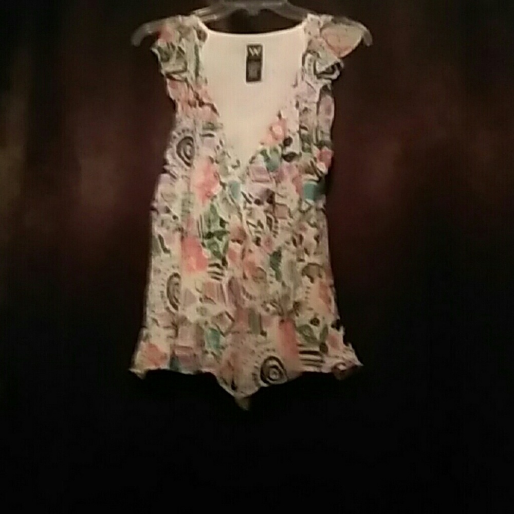 Top - Picture 2 of 2