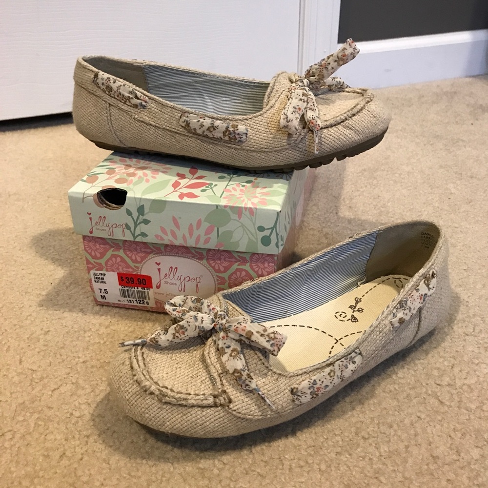 Jellypop size 7.5, natural with floral lace, EUC