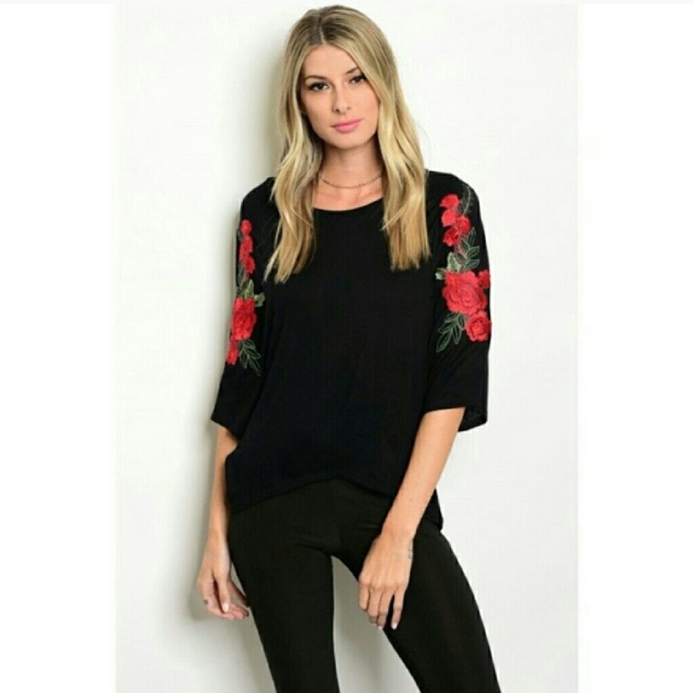 ▪️last 1▪️floral embroidered top▪️