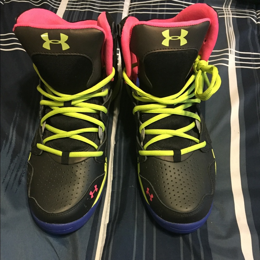 Men's Underarmour Micro G Torch shoes. Size 10.