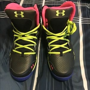 Men's Underarmour Micro G Torch shoes. Size 10.