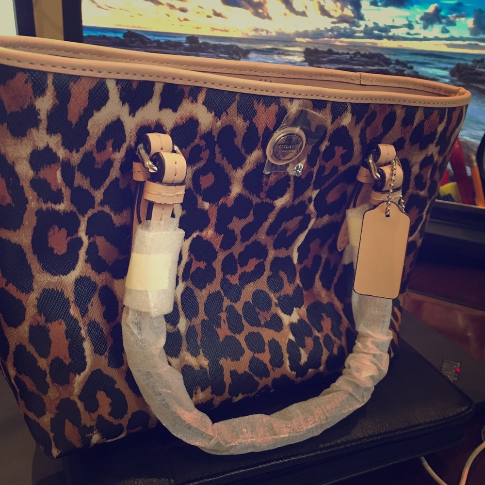 FINAL!!! NWT Coach small tote