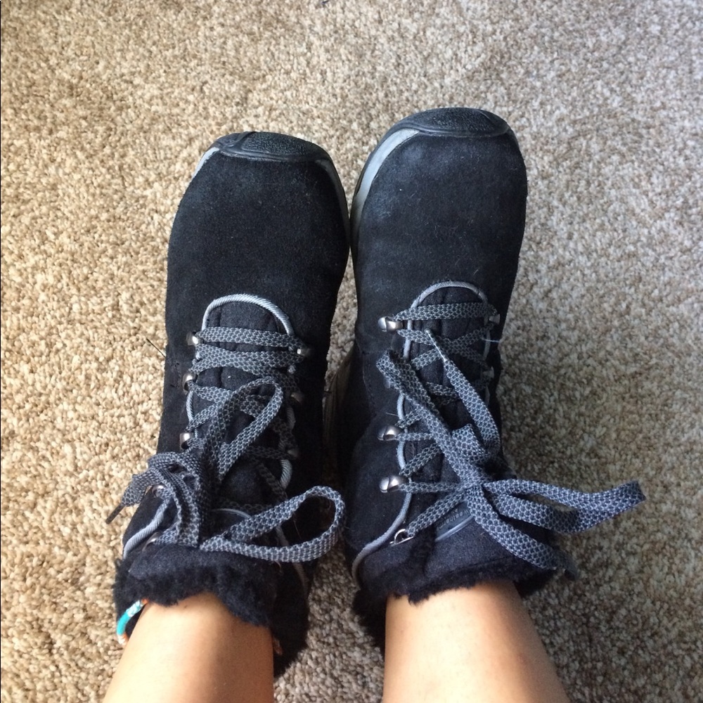 Black weathermates snow boots