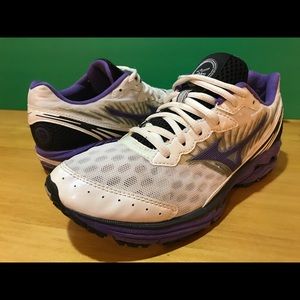 Women's Size 8 Mizuno Wave Rider 16 Purple Shoes