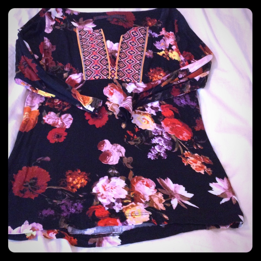 🌺GORGEOUS Top From Common Thread🌺