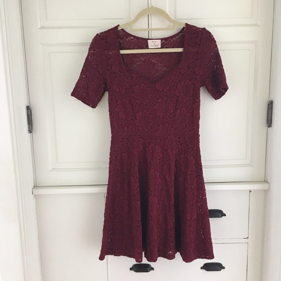 Maroon Lace Dress - Picture 2 of 3