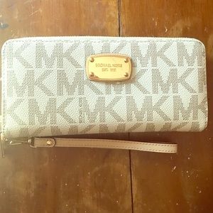 White Michael Kors wristlet