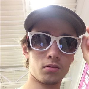 Meet your Posher, Eric