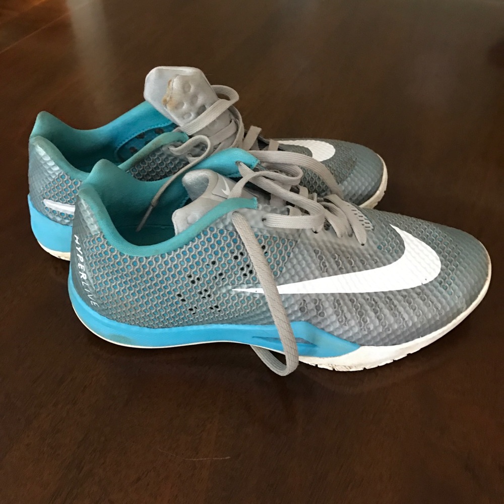 Nike low top basketball shoes