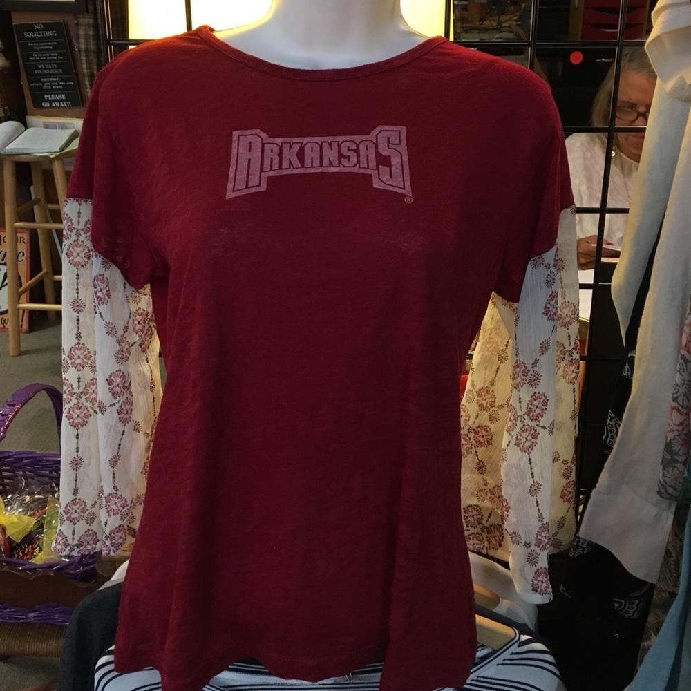 Size small Arkansas razorback bell sleeve tee