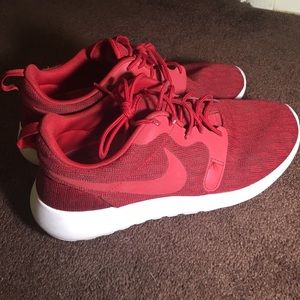 Red Nike roshes size 8.5