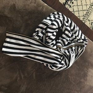 Lululemon Vinyasa Scarf with zipper