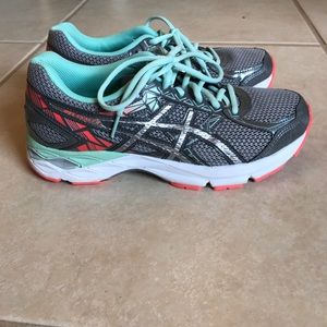 New Asics running shoes! Size 7