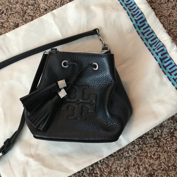 Tory Burch Handbags - Tory Burch crossbody bucket bag