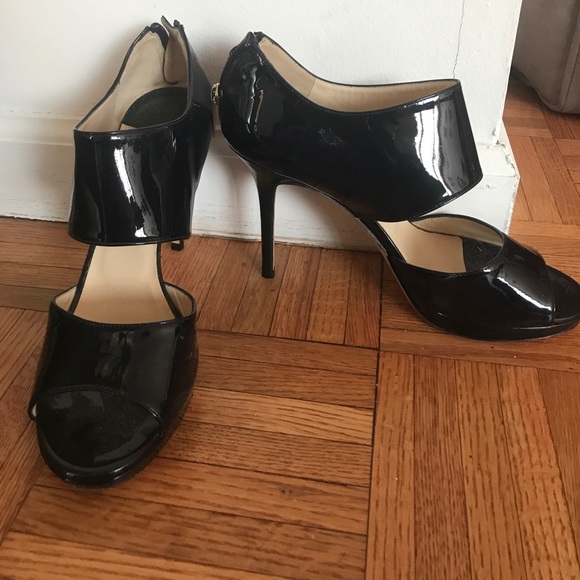 Jimmy Choo Shoes - Jimmy Choo Navy Patten Leather heels