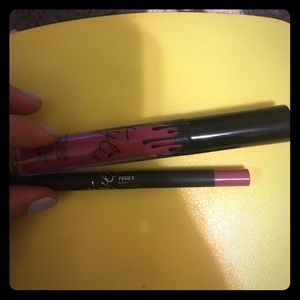 Kylie lip gloss