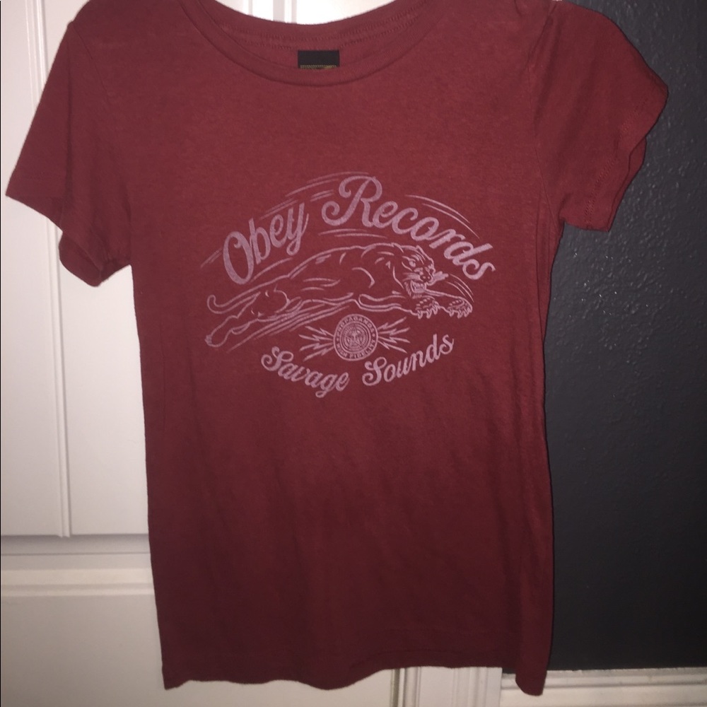Small Obey graphic tee