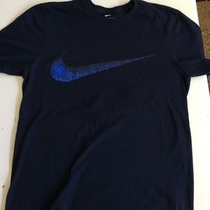 Navy Nike swoosh T. Size M