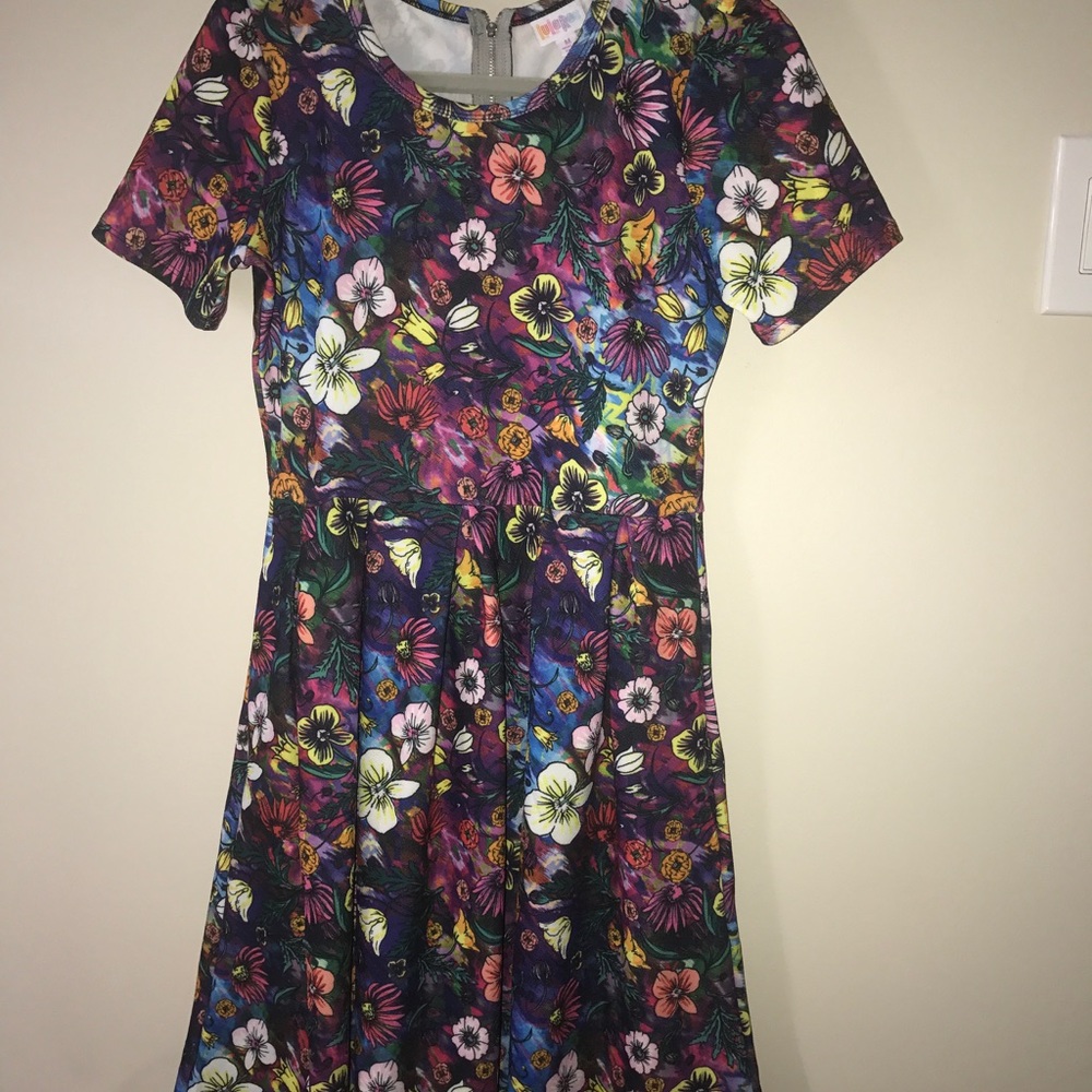 EUC medium floral Amelia