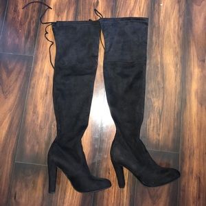 Black heeled boots