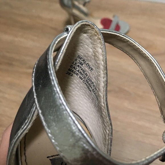 Steve Madden Realove Silver Heels sz 5.5 - Picture 5 of 5