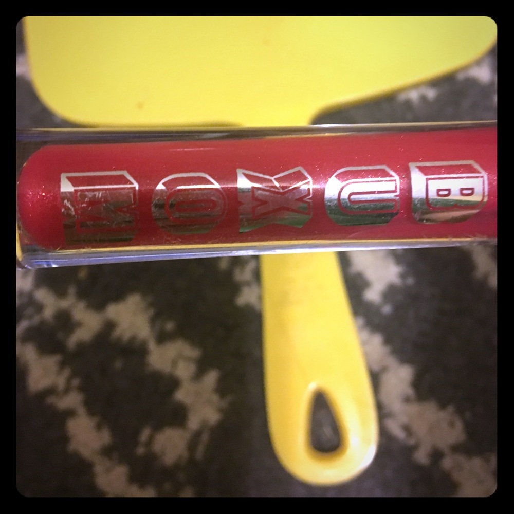 Buxom gloss